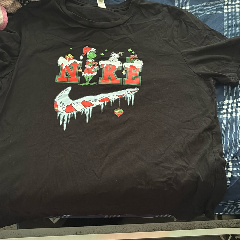 Nike Grinch shirt